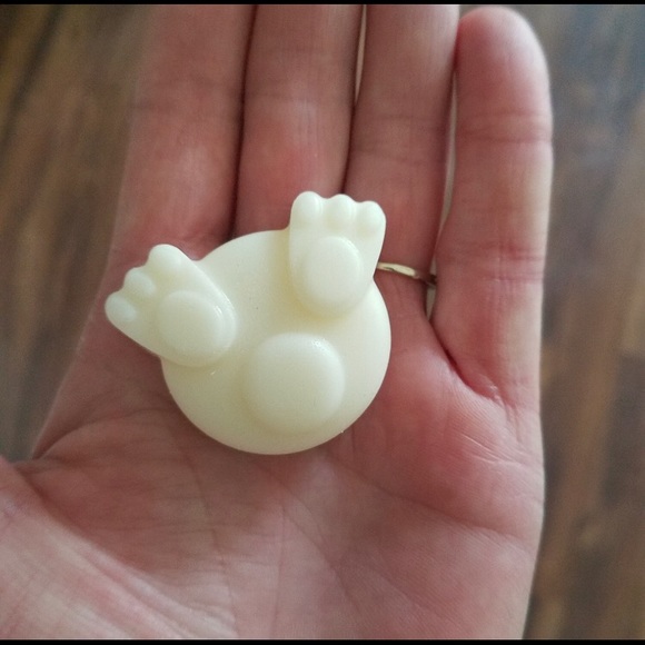 Hand Made Fresh Linen Scented Bunny Bum Wax Melts - Picture 4 of 4